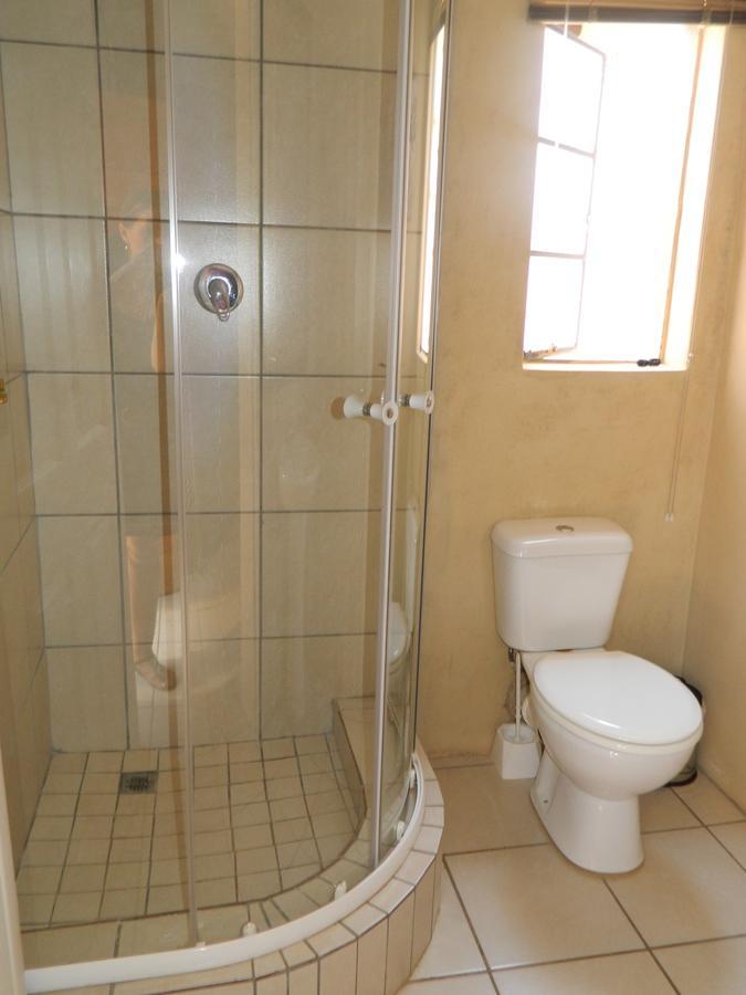 Guest House Gabby Клерксдорп Экстерьер фото